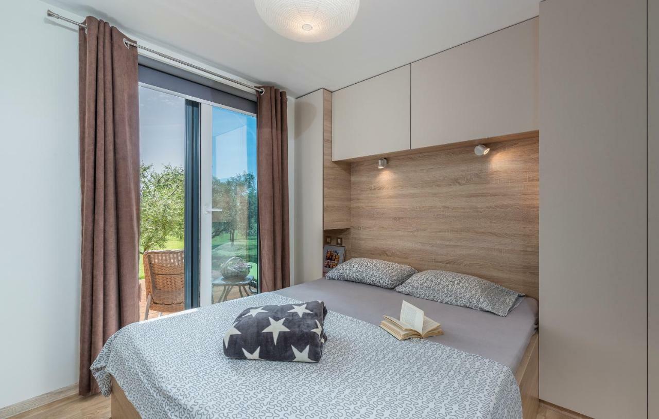 Beach House Ive: Coastal Retreat with Jacuzzi, Pool and Olive Grove Pomer Exterior photo