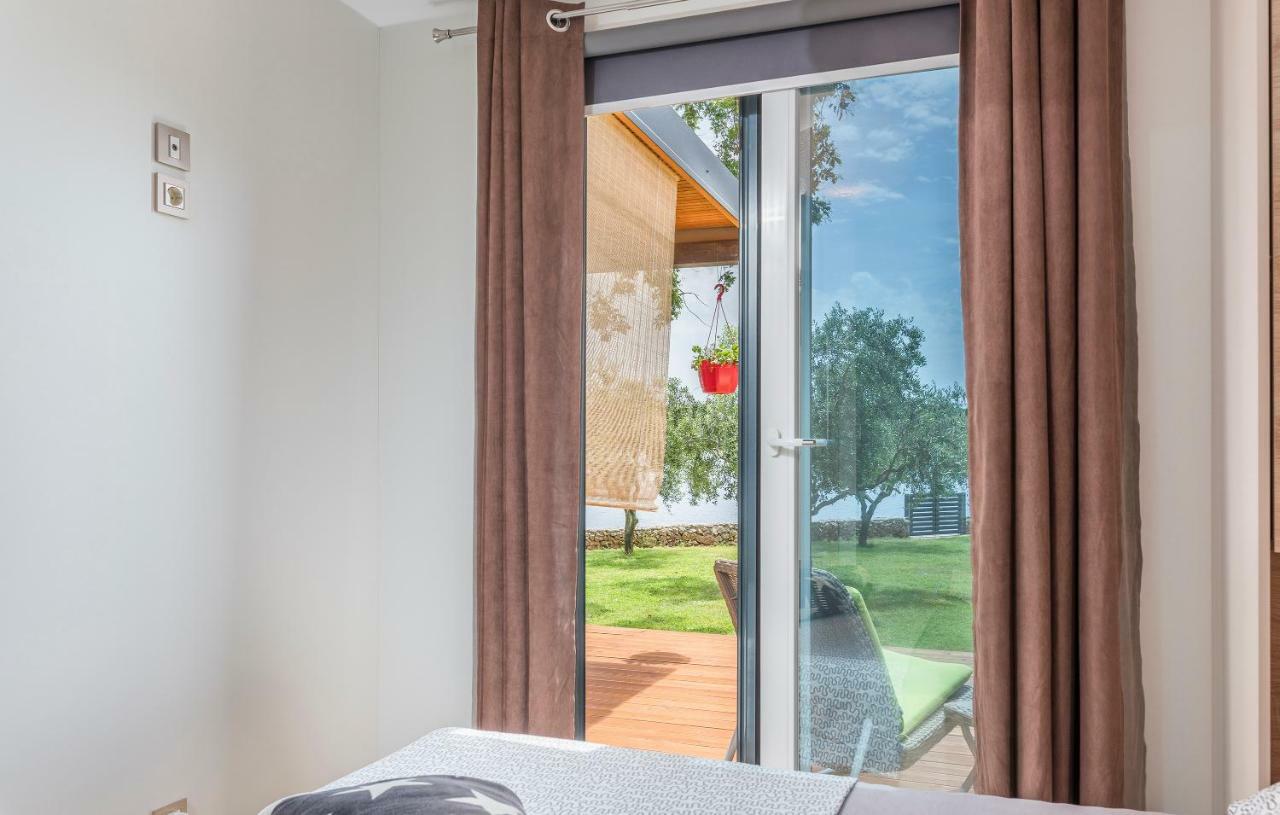 Beach House Ive: Coastal Retreat with Jacuzzi, Pool and Olive Grove Pomer Exterior photo